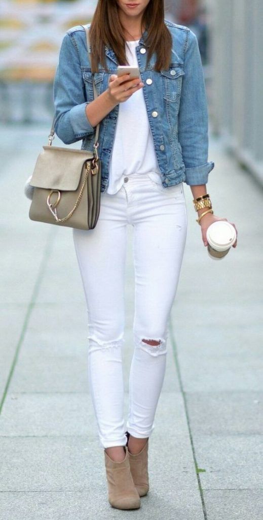 Veste en jean et pantalon blanc